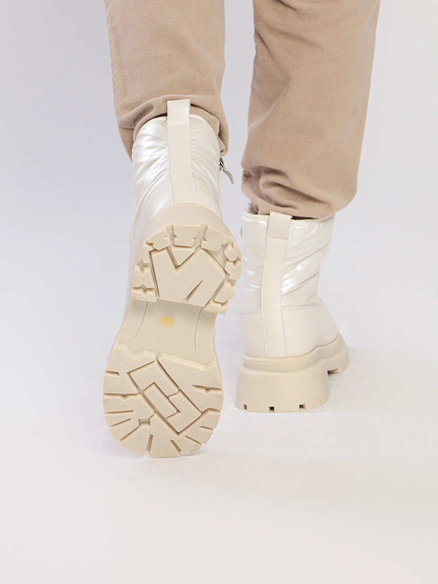 Ботинки молочного цвета со шнуровкой и молнией